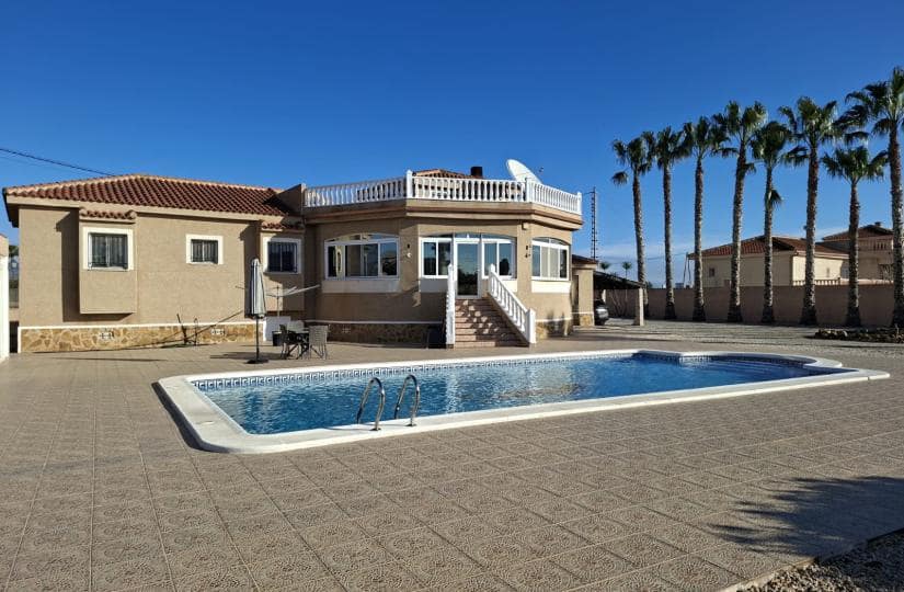 5 Zimmer Villa zu verkaufen in Catral mit Pool Garage - 449.995 € (Ref: 9688654)