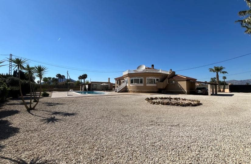 5 Zimmer Villa zu verkaufen in Catral mit Pool Garage - 449.995 € (Ref: 9688654)