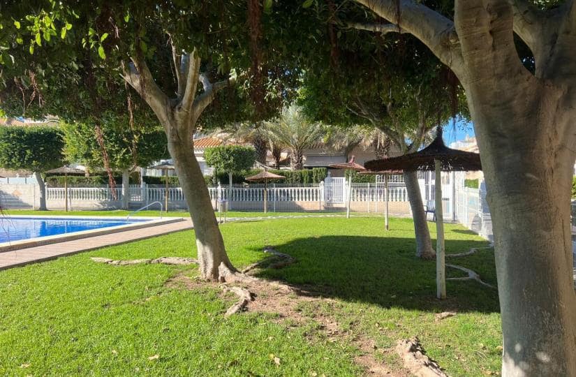 3 soverom Kjedet enebolig til salgs i Playa Flamenca med svømmebasseng - € 239 000 (Ref: 9689911)