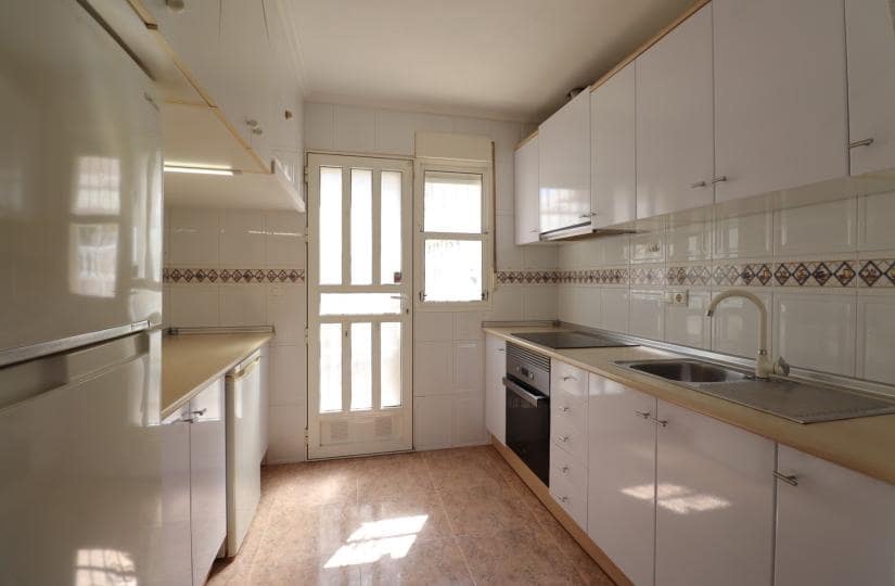 Chalet de 2 habitaciones en Benijófar en venta con piscina garaje - 274.950 € (Ref: 9706011)