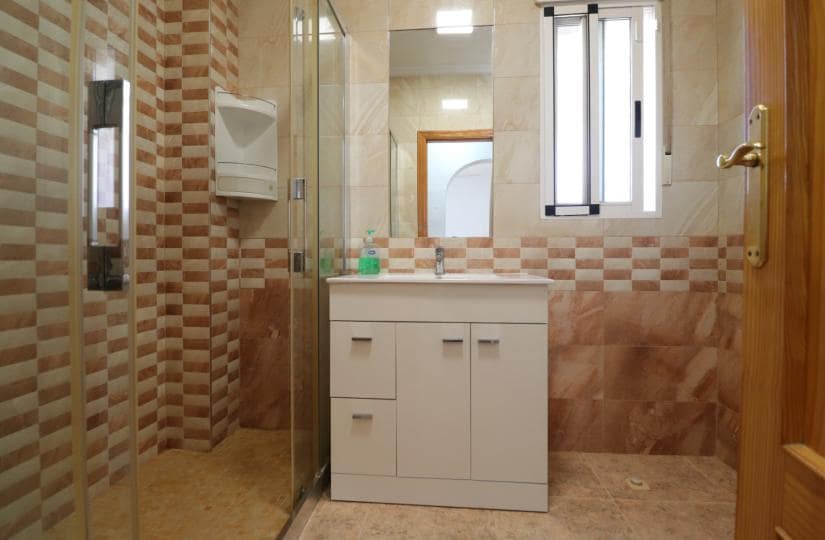 Chalet de 2 habitaciones en Benijófar en venta con piscina garaje - 274.950 € (Ref: 9706011)