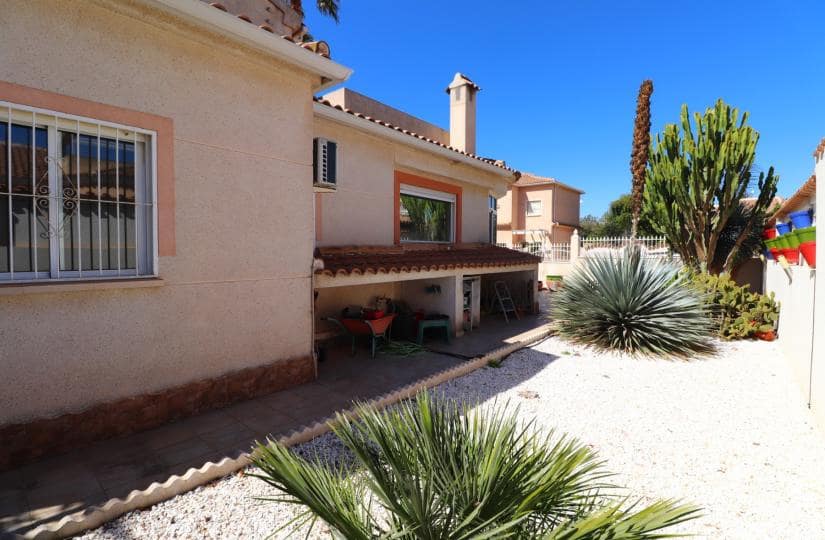 Chalet de 2 habitaciones en Benijófar en venta con piscina garaje - 274.950 € (Ref: 9706011)