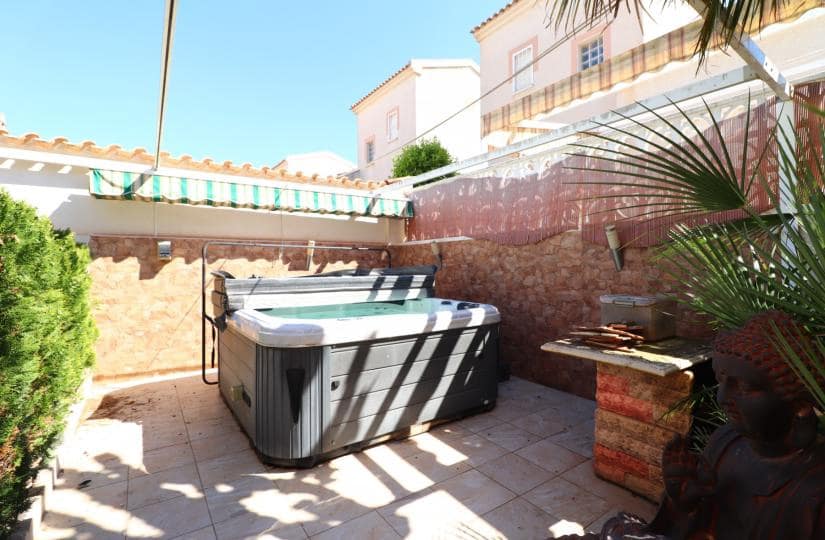 Chalet de 2 habitaciones en Benijófar en venta con piscina garaje - 274.950 € (Ref: 9706011)