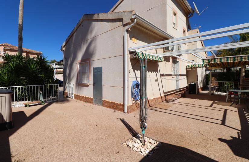 Chalet de 2 habitaciones en Benijófar en venta con piscina garaje - 274.950 € (Ref: 9706011)