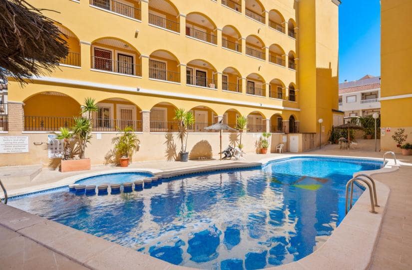 2 soverom Leilighet til salgs i Algorfa med svømmebasseng garasje - € 145 000 (Ref: 9719336)