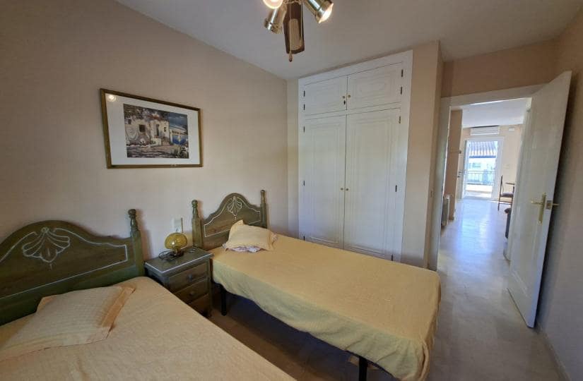 Bungalow de 2 habitaciones en Orihuela Costa en venta con piscina - 229.000 € (Ref: 9720983)