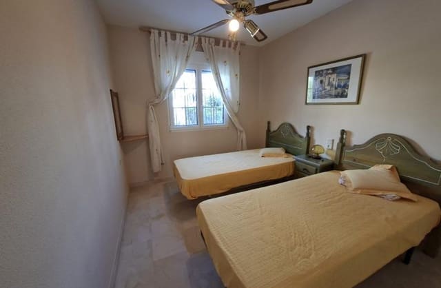 Bungalow de 2 habitaciones en Villamartin, Orihuela en venta con piscina - 229.000 € (Ref: 9720983)