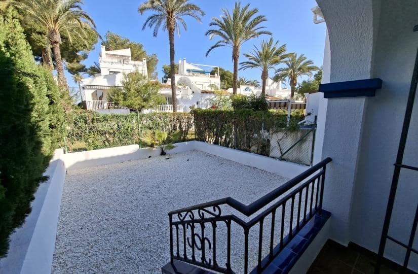 Bungalow de 2 habitaciones en Orihuela Costa en venta con piscina - 229.000 € (Ref: 9720983)