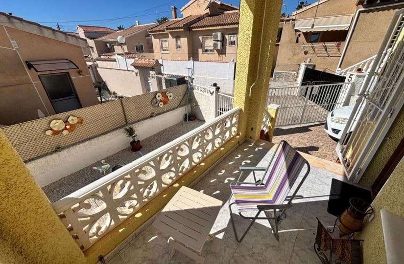 2 makuuhuone Huvila myytävänä paikassa Ciudad Quesada mukana uima-altaan 
autotalli - 225 000 € (Ref: 9727538)