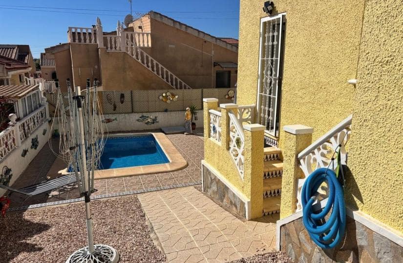 2 makuuhuone Huvila myytävänä paikassa Ciudad Quesada mukana uima-altaan 
autotalli - 225 000 € (Ref: 9727538)