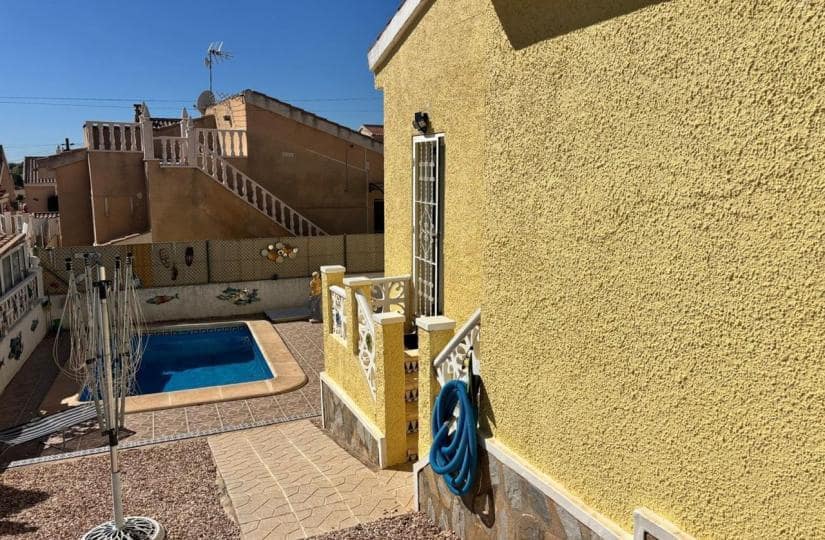 2 makuuhuone Huvila myytävänä paikassa Ciudad Quesada mukana uima-altaan 
autotalli - 225 000 € (Ref: 9727538)