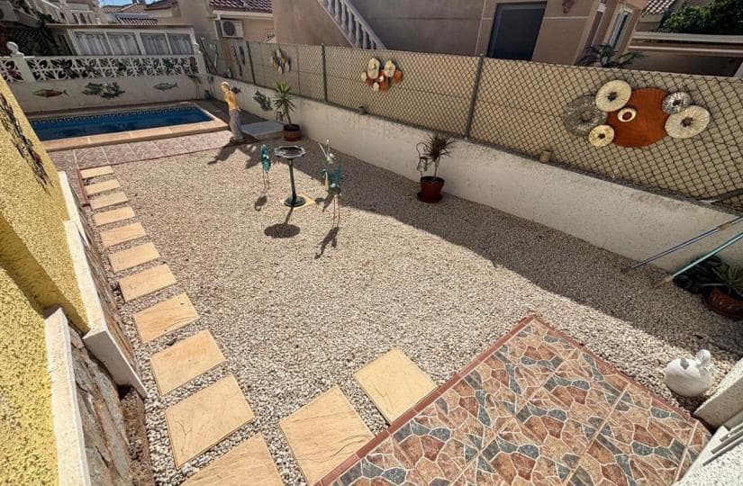 2 makuuhuone Huvila myytävänä paikassa Ciudad Quesada mukana uima-altaan 
autotalli - 225 000 € (Ref: 9727538)