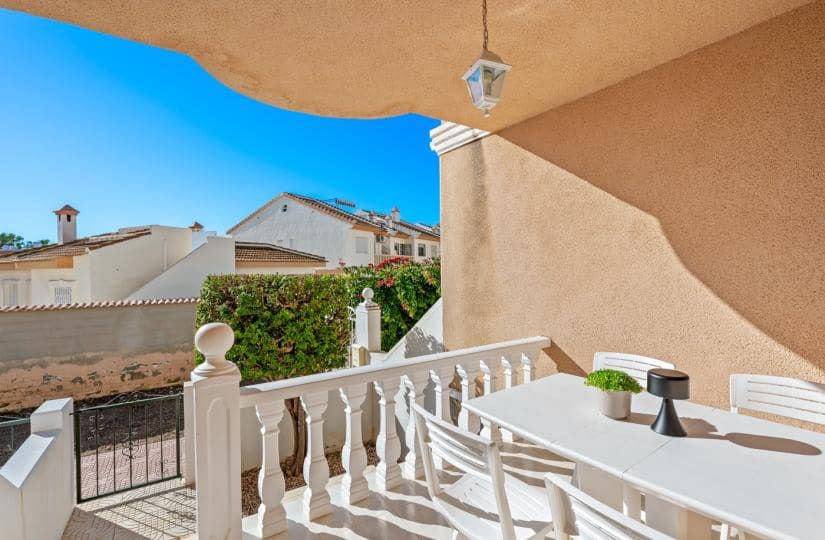 2 Zimmer Haus zu verkaufen in Ciudad Quesada mit Pool - 165.000 € (Ref: 9745278)