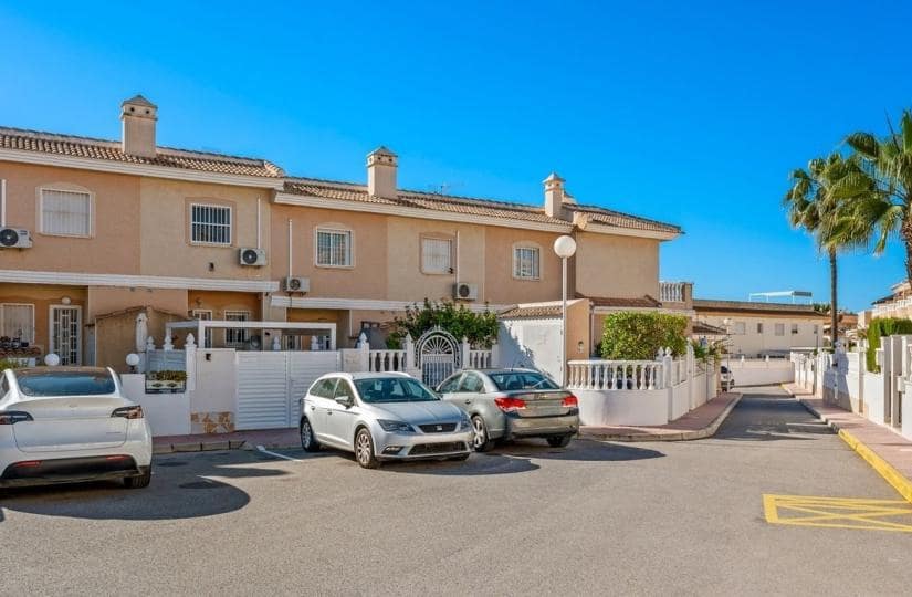 2 Zimmer Haus zu verkaufen in Ciudad Quesada mit Pool - 165.000 € (Ref: 9745278)