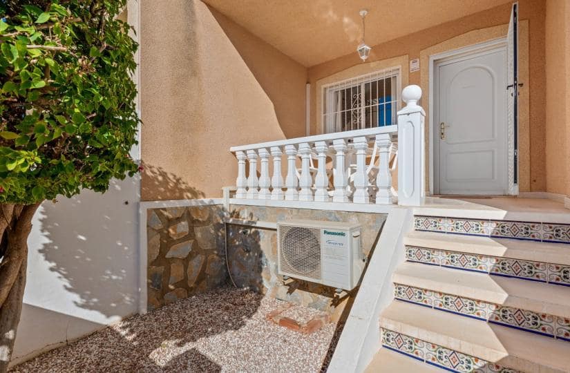 2 Zimmer Haus zu verkaufen in Ciudad Quesada mit Pool - 165.000 € (Ref: 9745278)