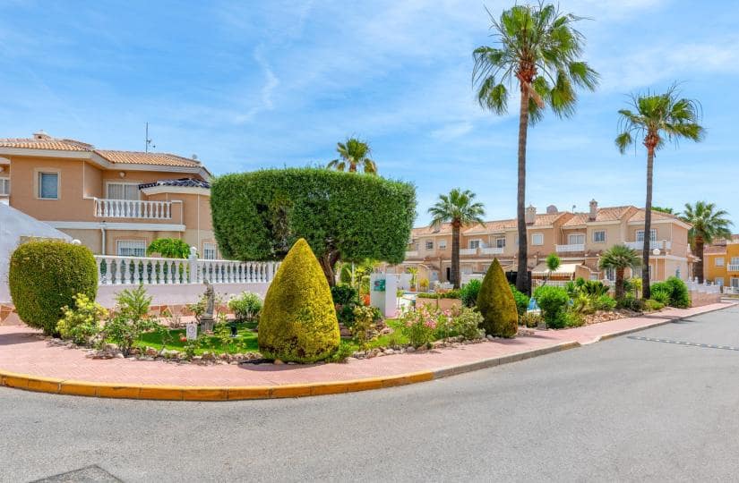 2 Zimmer Haus zu verkaufen in Ciudad Quesada mit Pool - 165.000 € (Ref: 9745278)