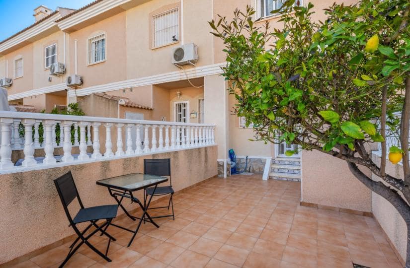 2 Zimmer Haus zu verkaufen in Ciudad Quesada mit Pool - 165.000 € (Ref: 9745278)