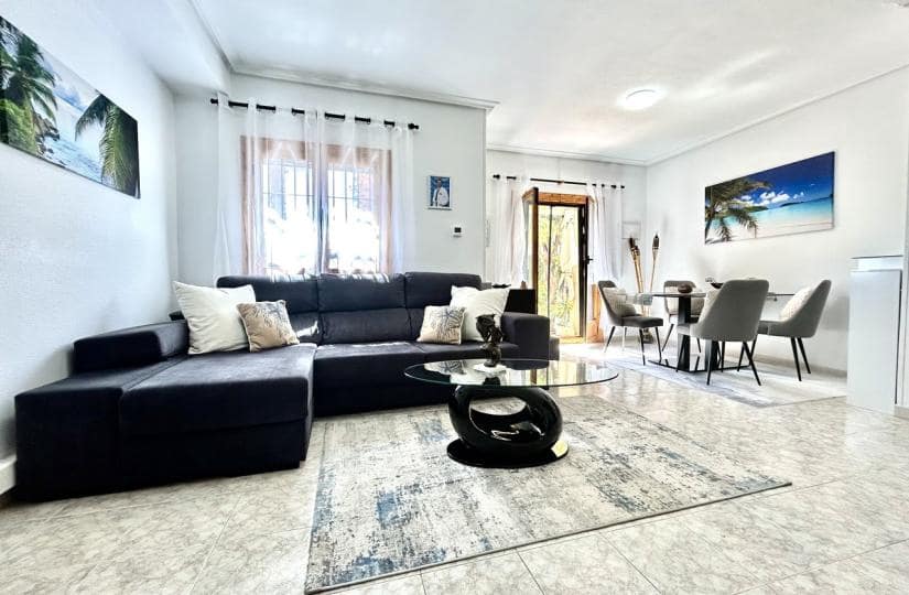 Casa de 2 habitaciones en Playa Flamenca en venta con piscina garaje - 259.000 € (Ref: 9746768)