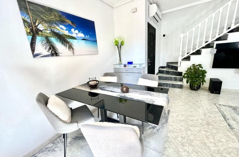 Casa de 2 habitaciones en Playa Flamenca en venta con piscina garaje - 259.000 € (Ref: 9746768)