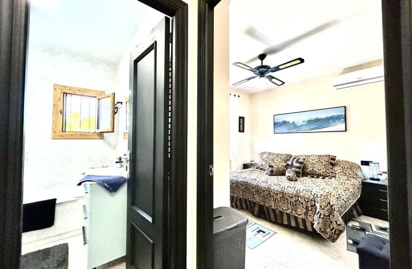 Casa de 2 habitaciones en Playa Flamenca en venta con piscina garaje - 259.000 € (Ref: 9746768)