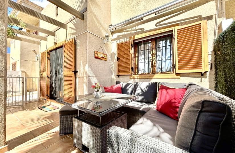 Casa de 2 habitaciones en Playa Flamenca en venta con piscina garaje - 259.000 € (Ref: 9746768)