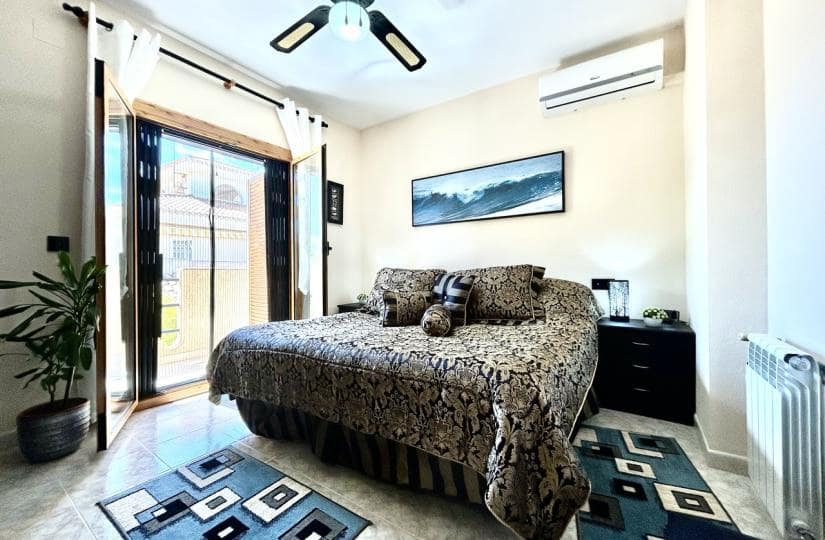 Casa de 2 habitaciones en Playa Flamenca en venta con piscina garaje - 259.000 € (Ref: 9746768)