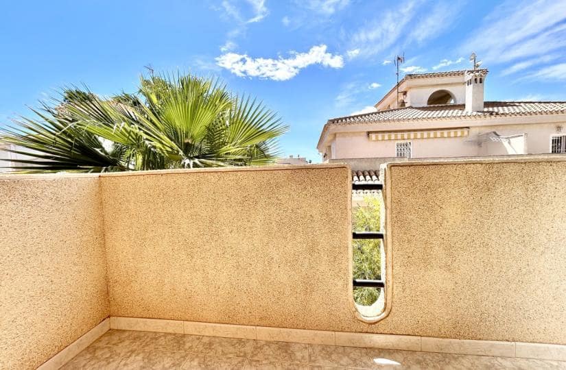 Casa de 2 habitaciones en Playa Flamenca en venta con piscina garaje - 259.000 € (Ref: 9746768)