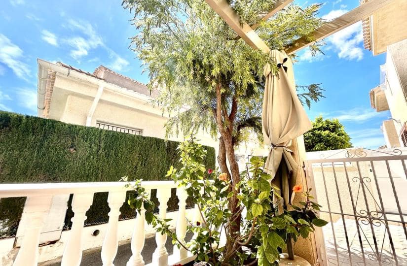 Casa de 2 habitaciones en Playa Flamenca en venta con piscina garaje - 259.000 € (Ref: 9746768)