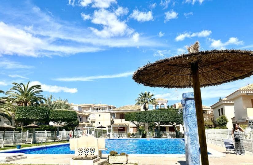 Casa de 2 habitaciones en Playa Flamenca en venta con piscina garaje - 259.000 € (Ref: 9746768)