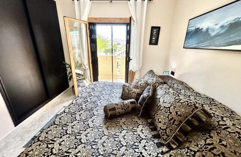 Casa de 2 habitaciones en Playa Flamenca en venta con piscina garaje - 259.000 € (Ref: 9746768)