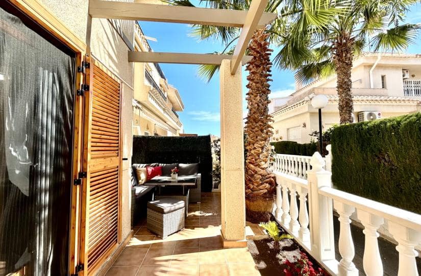 Casa de 2 habitaciones en Playa Flamenca en venta con piscina garaje - 259.000 € (Ref: 9746768)