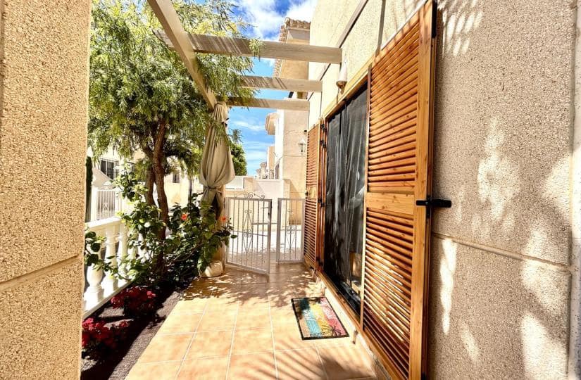 Casa de 2 habitaciones en Playa Flamenca en venta con piscina garaje - 259.000 € (Ref: 9746768)