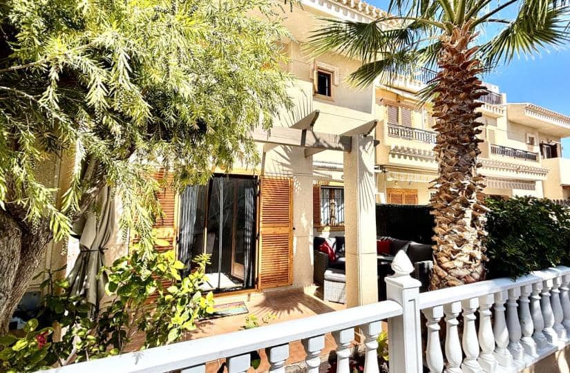 Casa de 2 habitaciones en Playa Flamenca en venta con piscina garaje - 259.000 € (Ref: 9746768)