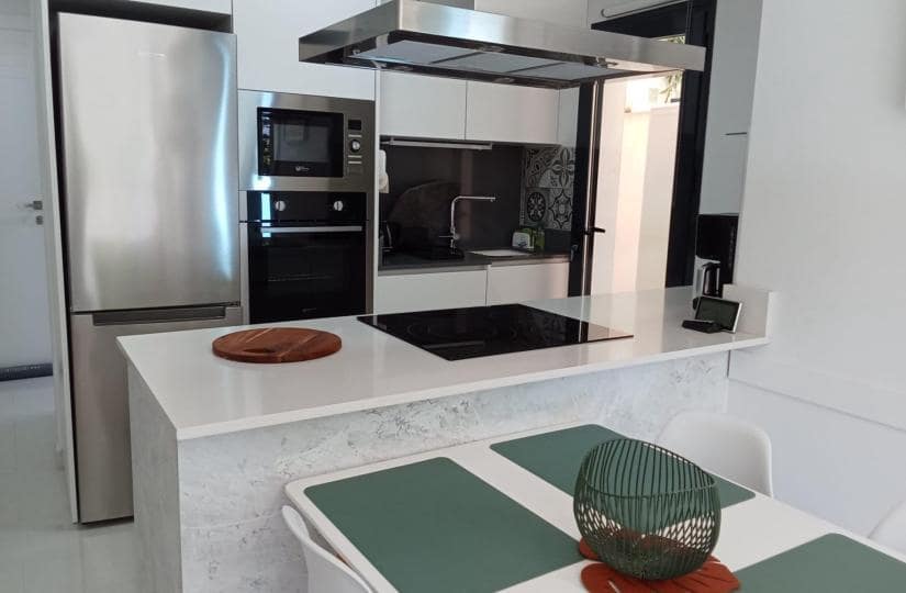 1 chambre Appartement à vendre à Torrevieja avec piscine garage - 175 000 € (Ref: 9763599)