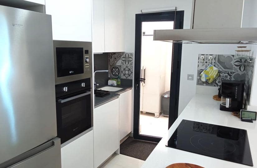 1 chambre Appartement à vendre à Torrevieja avec piscine garage - 175 000 € (Ref: 9763599)