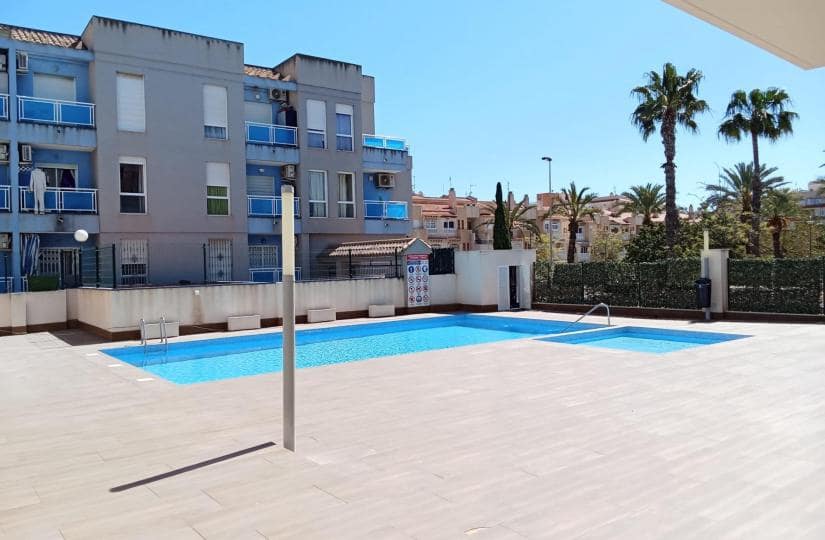 1 chambre Appartement à vendre à Torrevieja avec piscine garage - 175 000 € (Ref: 9763599)