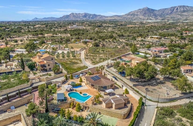 5 slaapkamer Finca/Landhuis te koop in Crevillente / Crevillent met zwembad garage - € 599.000 (Ref: 9764859)