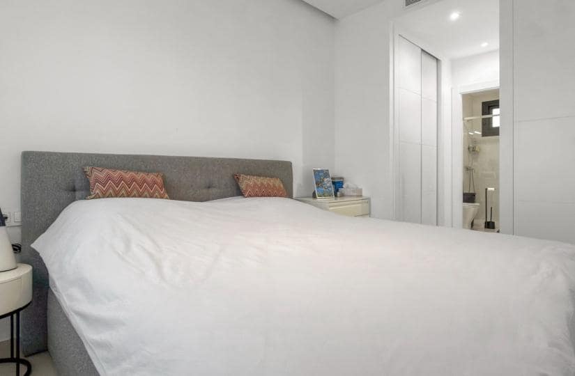 Apartamento de 2 habitaciones en Pilar de la Horadada en venta con piscina garaje - 354.000 € (Ref: 9764862)