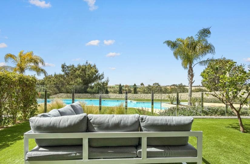 Apartamento de 2 habitaciones en Pilar de la Horadada en venta con piscina garaje - 354.000 € (Ref: 9764862)