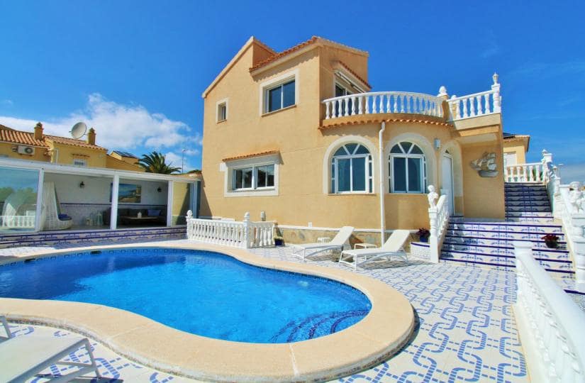 3 soveværelse Villa til salg i Orihuela Costa med swimmingpool garage - € 499.000 (Ref: 9764863)