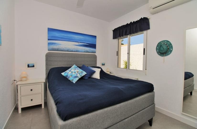 3 soveværelse Villa til salg i Orihuela Costa med swimmingpool garage - € 499.000 (Ref: 9764863)