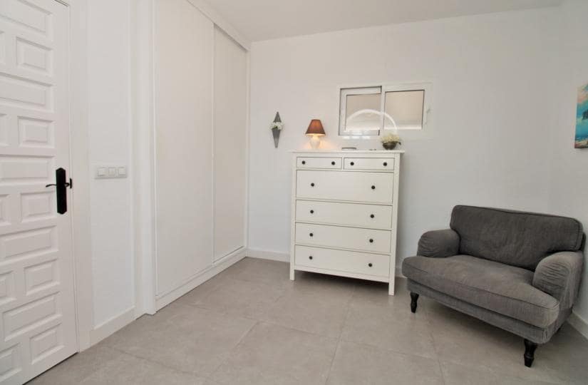 3 soveværelse Villa til salg i Orihuela Costa med swimmingpool garage - € 499.000 (Ref: 9764863)