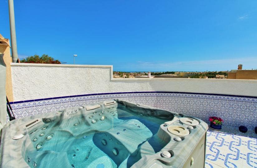 3 soveværelse Villa til salg i Orihuela Costa med swimmingpool garage - € 499.000 (Ref: 9764863)