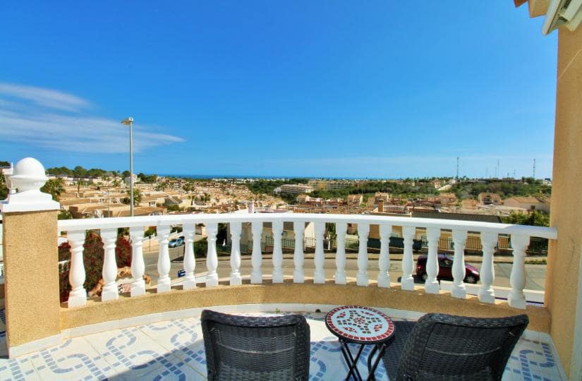 3 soveværelse Villa til salg i Orihuela Costa med swimmingpool garage - € 499.000 (Ref: 9764863)