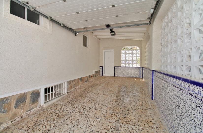 3 soveværelse Villa til salg i Orihuela Costa med swimmingpool garage - € 499.000 (Ref: 9764863)