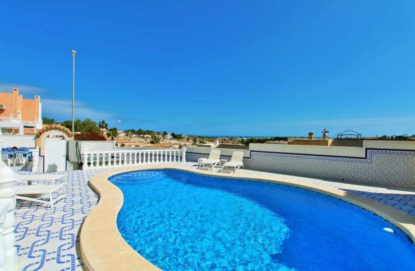 3 soveværelse Villa til salg i Orihuela Costa med swimmingpool garage - € 499.000 (Ref: 9764863)
