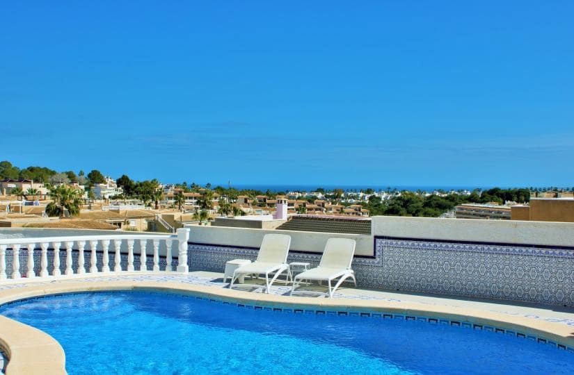 3 soveværelse Villa til salg i Orihuela Costa med swimmingpool garage - € 499.000 (Ref: 9764863)