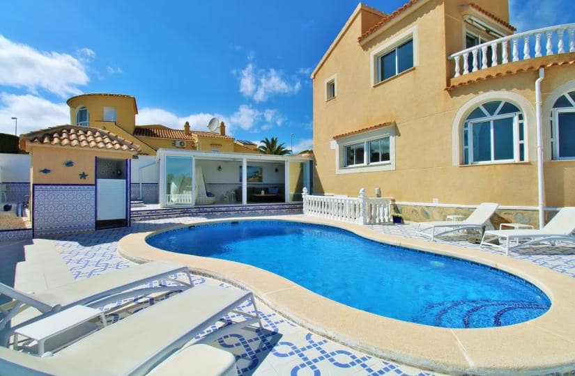 3 soveværelse Villa til salg i Orihuela Costa med swimmingpool garage - € 499.000 (Ref: 9764863)