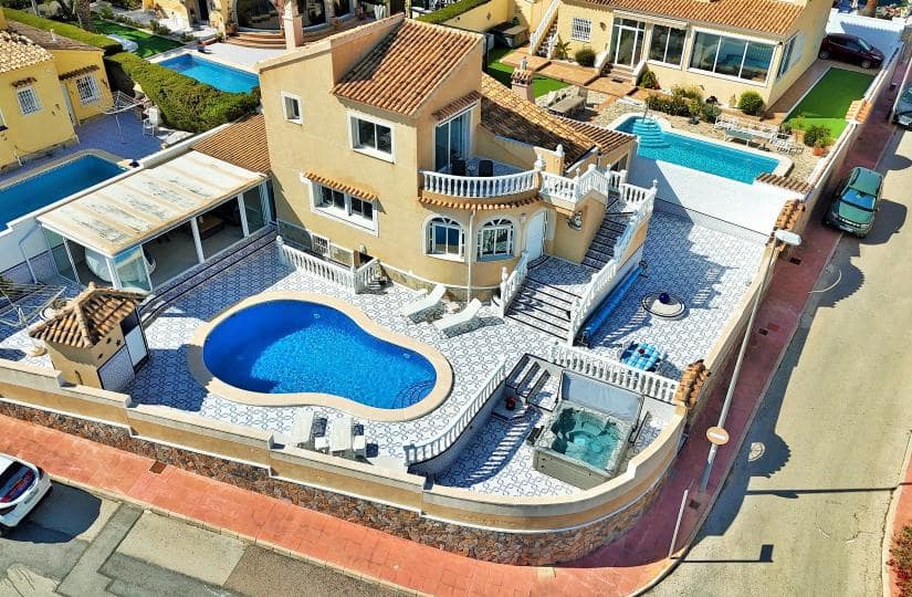 3 soveværelse Villa til salg i Orihuela Costa med swimmingpool garage - € 499.000 (Ref: 9764863)