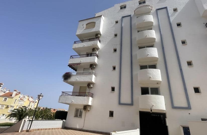 Appartement à vendre à Torrevieja avec piscine garage - 105 000 € (Ref: 9764864)